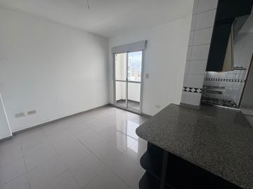 Piso en alquiler 3 dormitorios 2 cocheras 45 e 9 y 10 La Plata