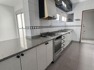 Piso en alquiler 3 dormitorios 2 cocheras 45 e 9 y 10 La Plata