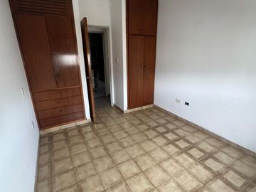 Piso en alquiler 3 dormitorios 2 cocheras 45 e 9 y 10 La Plata