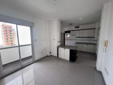 Piso en alquiler 3 dormitorios 2 cocheras 45 e 9 y 10 La Plata
