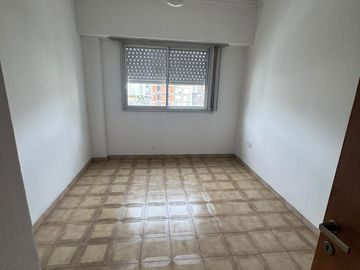 Piso en alquiler 3 dormitorios 2 cocheras 45 e 9 y 10 La Plata