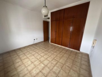 Piso en alquiler 3 dormitorios 2 cocheras 45 e 9 y 10 La Plata