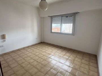 Piso en alquiler 3 dormitorios 2 cocheras 45 e 9 y 10 La Plata