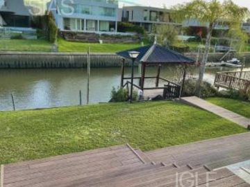 Casa en alquiler al río, en El Yacht, Nordelta