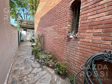 Casa con hermoso jardin en Ezeiza