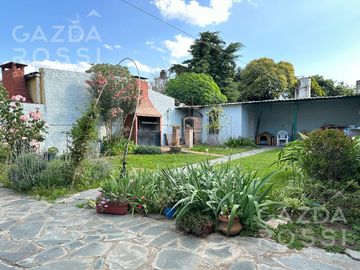 Casa con hermoso jardin en Ezeiza