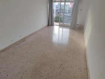 Departamento de 2 ambientes en alquiler. Lavadero. Frente con balcón. Av. Cabildo al 4900. Nuñez