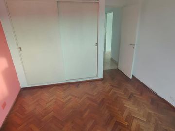 Departamento de 2 ambientes en alquiler. Lavadero. Frente con balcón. Av. Cabildo al 4900. Nuñez