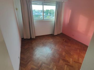Departamento de 2 ambientes en alquiler. Lavadero. Frente con balcón. Av. Cabildo al 4900. Nuñez