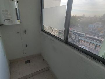 Departamento de 2 ambientes en alquiler. Lavadero. Frente con balcón. Av. Cabildo al 4900. Nuñez