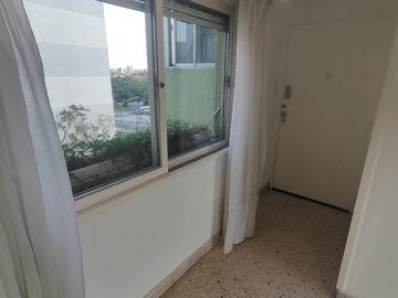 Departamento de 2 ambientes en alquiler. Lavadero. Frente con balcón. Av. Cabildo al 4900. Nuñez