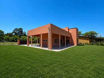 Casa en Venta en Barrio Los Pinos - Exaltación de la Cruz