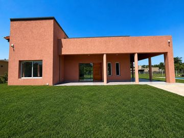 Casa en Venta en Barrio Los Pinos - Exaltación de la Cruz