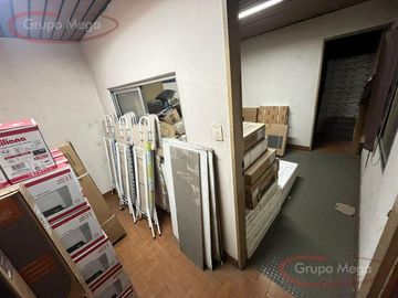 Importante local s/Av. Alberdi!!