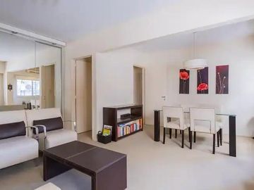 Departamento de 2 ambientes amplios C/cochera