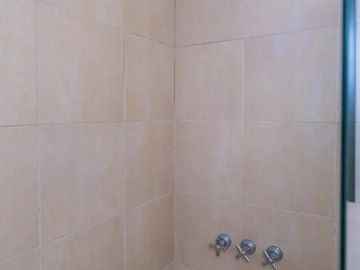 Departamento de 2 ambientes amplios C/cochera