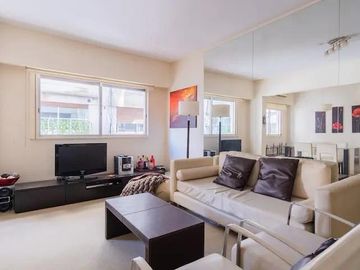Departamento de 2 ambientes amplios C/cochera