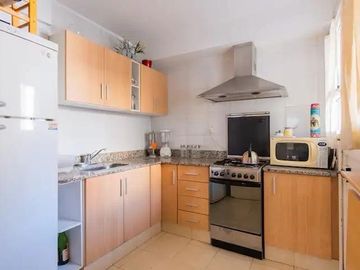 Departamento de 2 ambientes amplios C/cochera