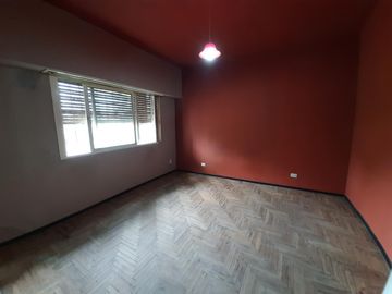 Casa 3 ambientes con   lote en Venta - Morón