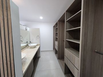 Casa amueblada en renta, con 4 recamaras, en Zaru, El Marques Queretaro
