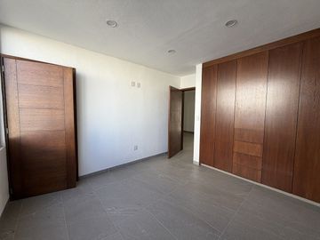 CASA EN VENTA EN LA VISTA, RECAMARA EN PB, ROOF GARDEN, QUERETARO