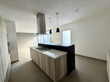 CASA EN VENTA EN LA VISTA, RECAMARA EN PB, ROOF GARDEN, QUERETARO