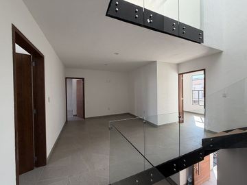 CASA EN VENTA EN LA VISTA, RECAMARA EN PB, ROOF GARDEN, QUERETARO