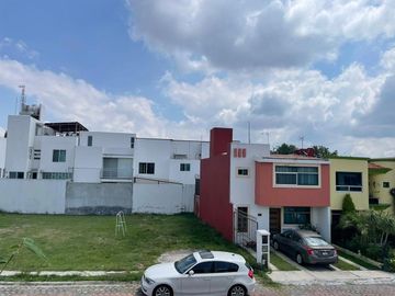 CASA EN VENTA EN FRACCIONAMIENTO LOMAS DEL VALLE