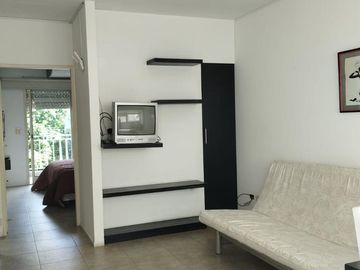 Departamento 2 Ambientes Amoblado y equipado. Expensas Incluidas. Cable y Wi Fi