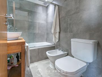 Departamento 3 ambientes en Marina Banus I, con cochera y baulera - Parque Luro
