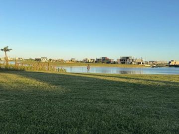 Terreno al lago en Los Puentes, Nordelta