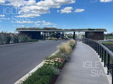 Terreno al lago en Los Puentes, Nordelta