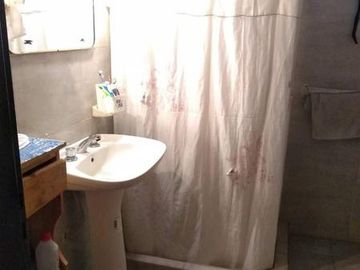 Amplio propiedad en esquina de mas de 700 m2 con casa y deposito  en venta en Laferrere