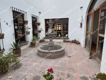 Hermosa casa estilo mexicano, en RENTA Semi amueblada y / o VENTA
