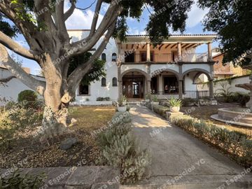 Hermosa casa estilo mexicano, en RENTA Semi amueblada y / o VENTA