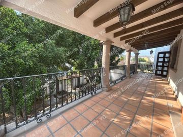 Hermosa casa estilo mexicano, en RENTA Semi amueblada y / o VENTA