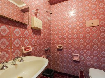 VENTA PH CON LOCAL AL FRENTE- SIN EXPENSAS- COLEGIALES