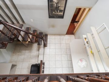VENTA PH CON LOCAL AL FRENTE- SIN EXPENSAS- COLEGIALES