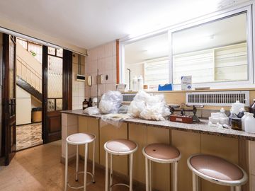 VENTA PH CON LOCAL AL FRENTE- SIN EXPENSAS- COLEGIALES