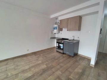 Departamento de 1 ambiente con balcón en venta en Flores