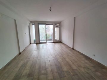 Departamento de 1 ambiente con balcón en venta en Flores