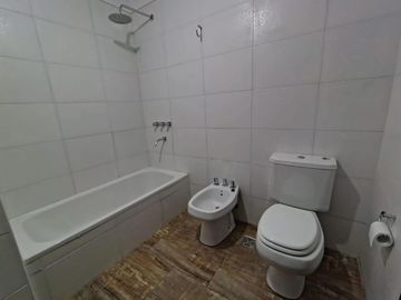 Departamento de 1 ambiente con balcón en venta en Flores