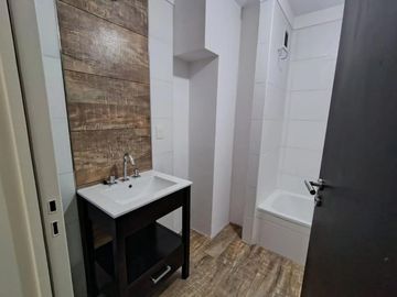 Departamento de 1 ambiente con balcón en venta en Flores
