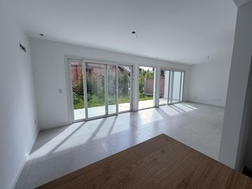 Casa a estrenar en San Isidro