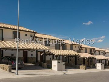 Casa en Venta en Zibatá con Roof Garden y Sala de TV RAH1431