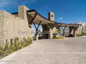 Casa en Venta en Zibatá con Roof Garden y Sala de TV RAH1431