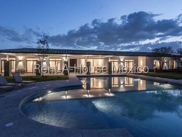 Casa en Venta en Zibatá con Roof Garden y Sala de TV RAH1431