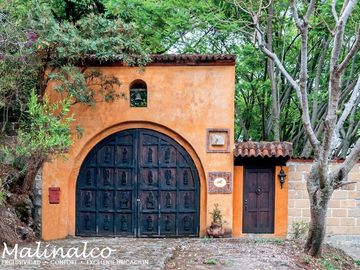 Casa en venta en Malinalco, padel, caballeriza, jardin, terraza, alberca y más