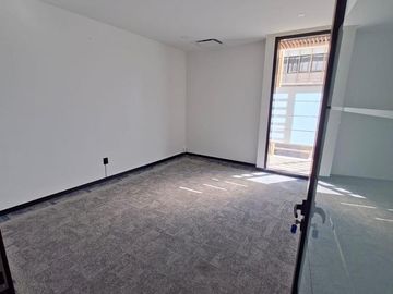 RENTA OFICINA EN ESPACIO PUERTO CANCUN