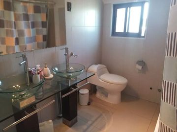Casa En Venta En Lo Barnechea Con Piscina Y Terraza
